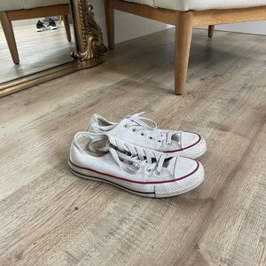 Nike converse. In used condition, but just need a good cleaning.